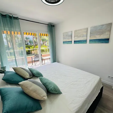 El Palmeral- Vistas, Sea View, Seasonal Pool Apartment *