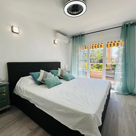 Apartment El Palmeral- Vistas, Sea View, Seasonal Pool *